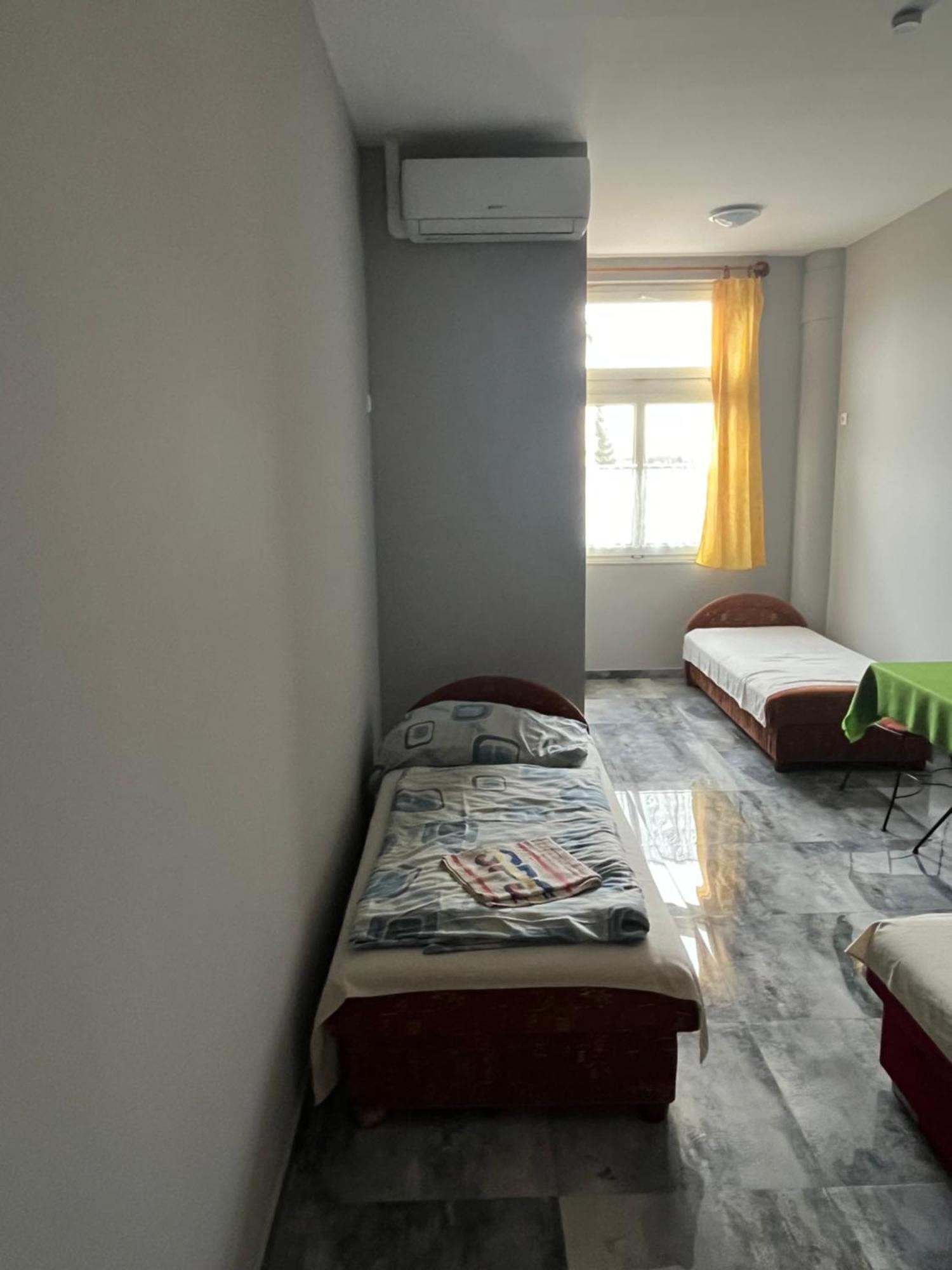 Lilla Motel Hegyeshalom Bagian luar foto